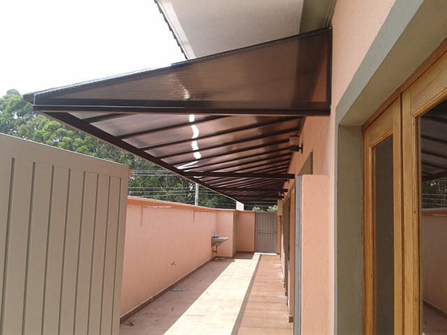 Cobertura em Policarbonato Alveolar