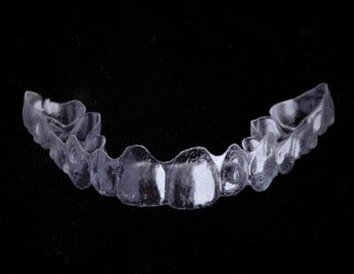 Aparelho ortodôntico transparente