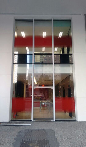 Fachada Predial de Vidro