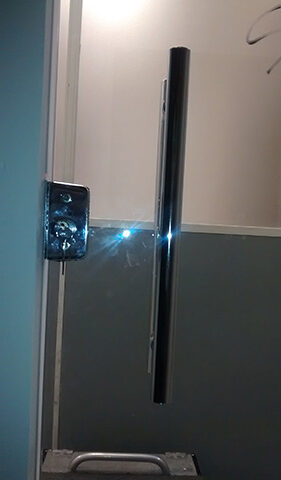 Porta e Vidro Com Mola