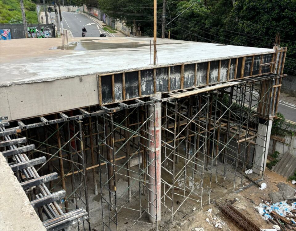 Escora para laje Zona Sul