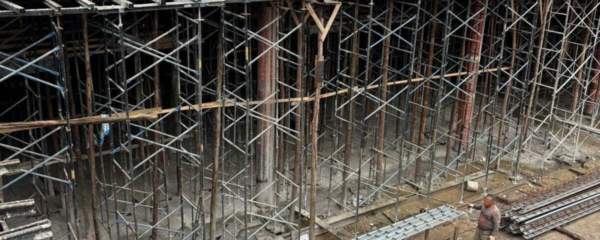 Escoramento para laje Zona Oeste