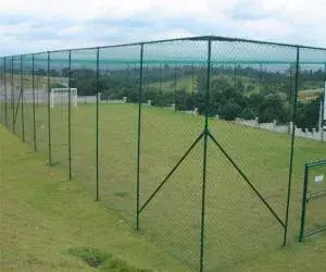 Tela de proteção para campo de futebol