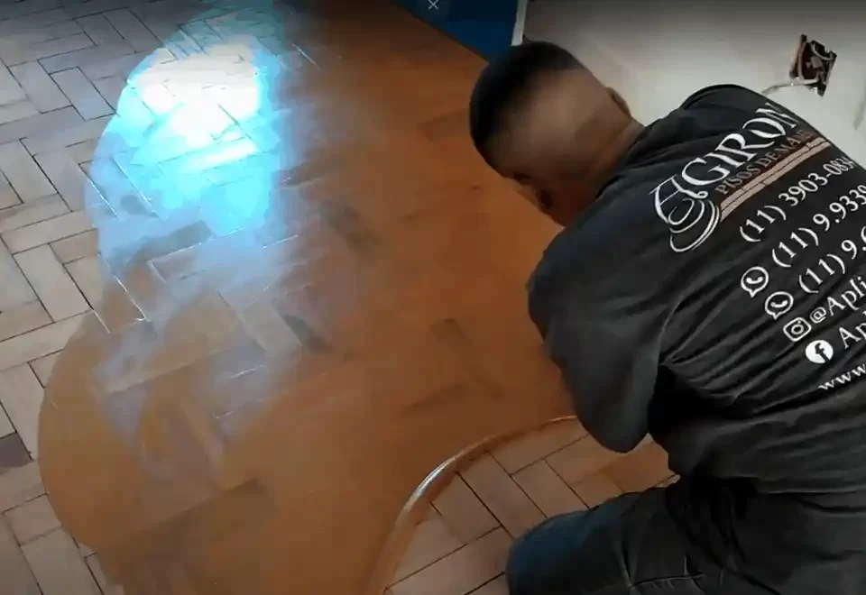 Manutenção de Piso de Madeira