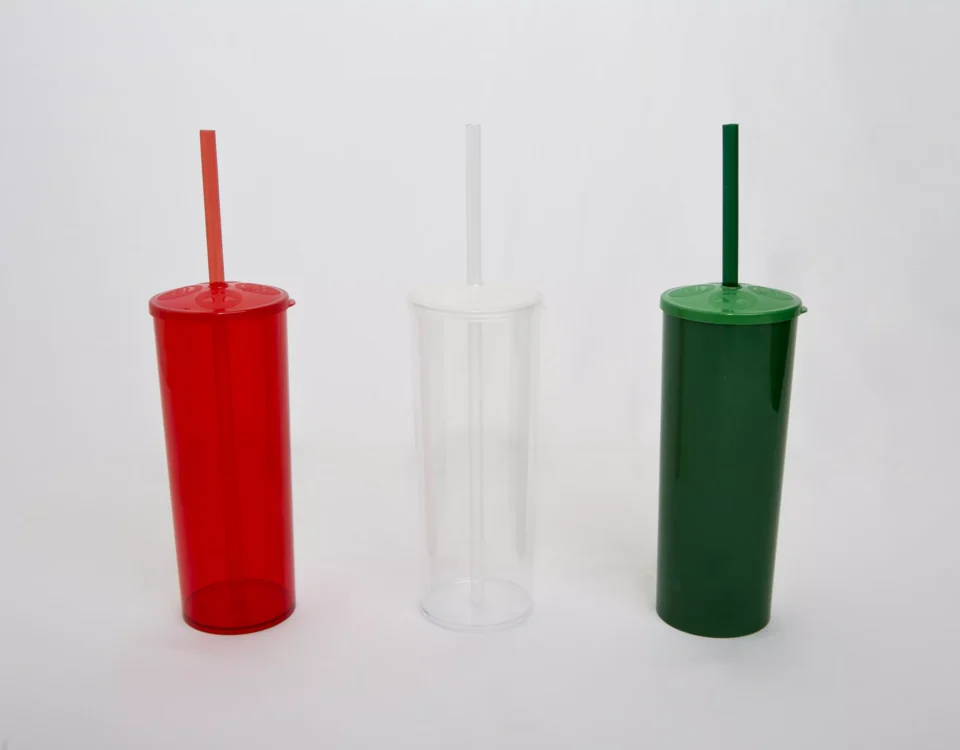 Copo long drink com tampa e canudo