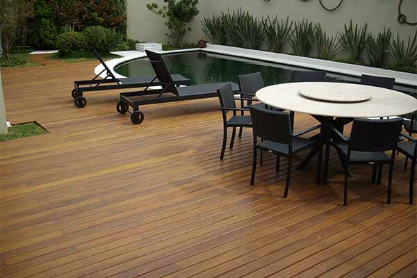 deck de madeira area externa