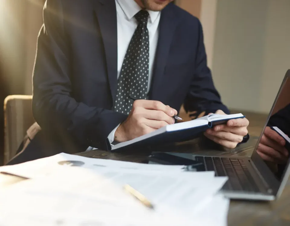Advogado assessoria em contratos