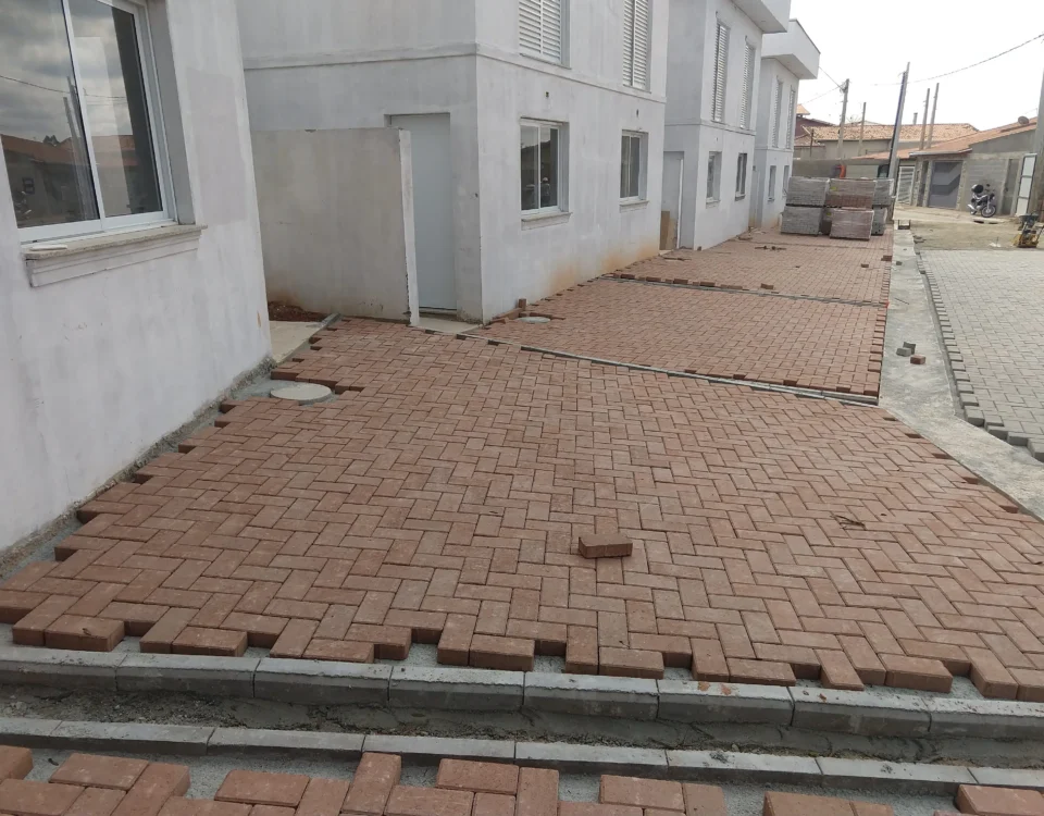 Piso Intertravado de Concreto Drenante em Jundiaí