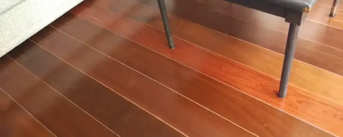 Aplicação de Bona em Pisos de Madeira