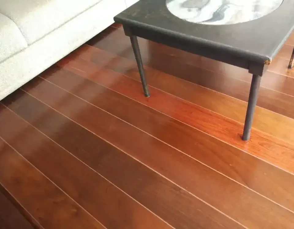 Aplicação de Bona em Pisos de Madeira