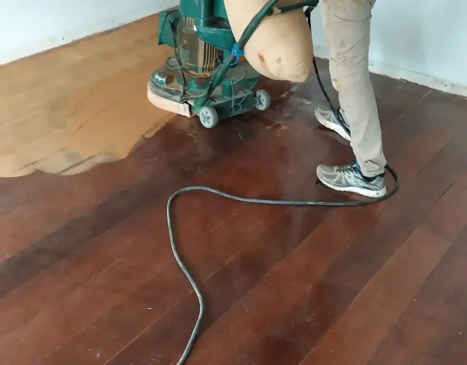 Raspagem de Piso de Madeira Sem Pó